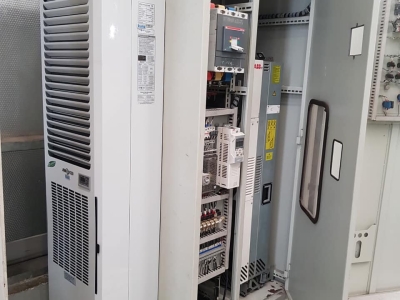 Sự khác biệt giữa vệ sinh máy lạnh và bảo trì máy lạnh tủ điện – Khi nào cần thực hiện?