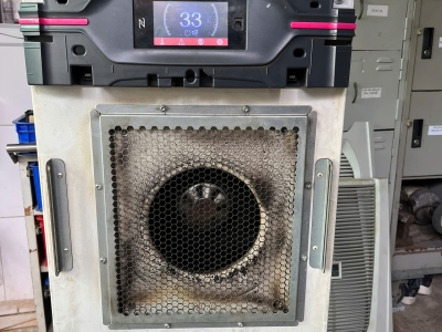 Cách Nhận biết Khi Máy lạnh Tủ điện Cần Vệ sinh & Bảo trì Khẩn cấp